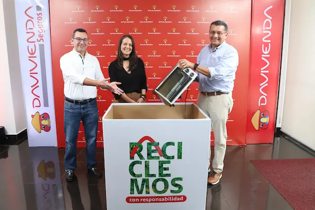 Conferencia de prensa por el Día Mundial del Medio Ambiente y Lanzamiento de la Campaña "Reciclemos con Banco Davivienda" en la Agencia Zona Rosa en San Salvador, El Salvador, el 5 de junio de 2025.
Foto Banco Davivienda por Salvador Meléndez