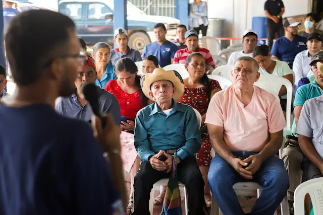 Ganaderos reciben capacitaciones para prevenir y tratar el gusano barrenador