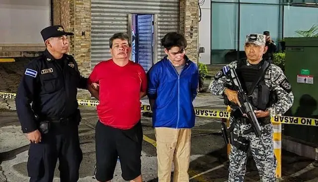 Warren Melquías Benítez Parada, 21 años de edad, y Edwin Alfonso Hernández Meléndez, 53 años, Bar Bunker, lesiones y desórdenes públicos