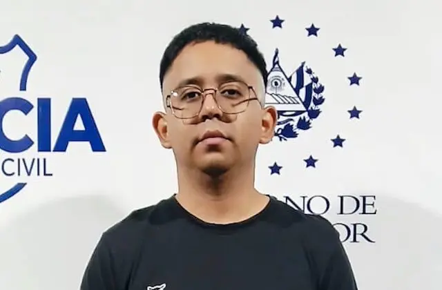 Junio Osiel Benavides Villanueva, 26 años de edad, hurto por medios informáticos