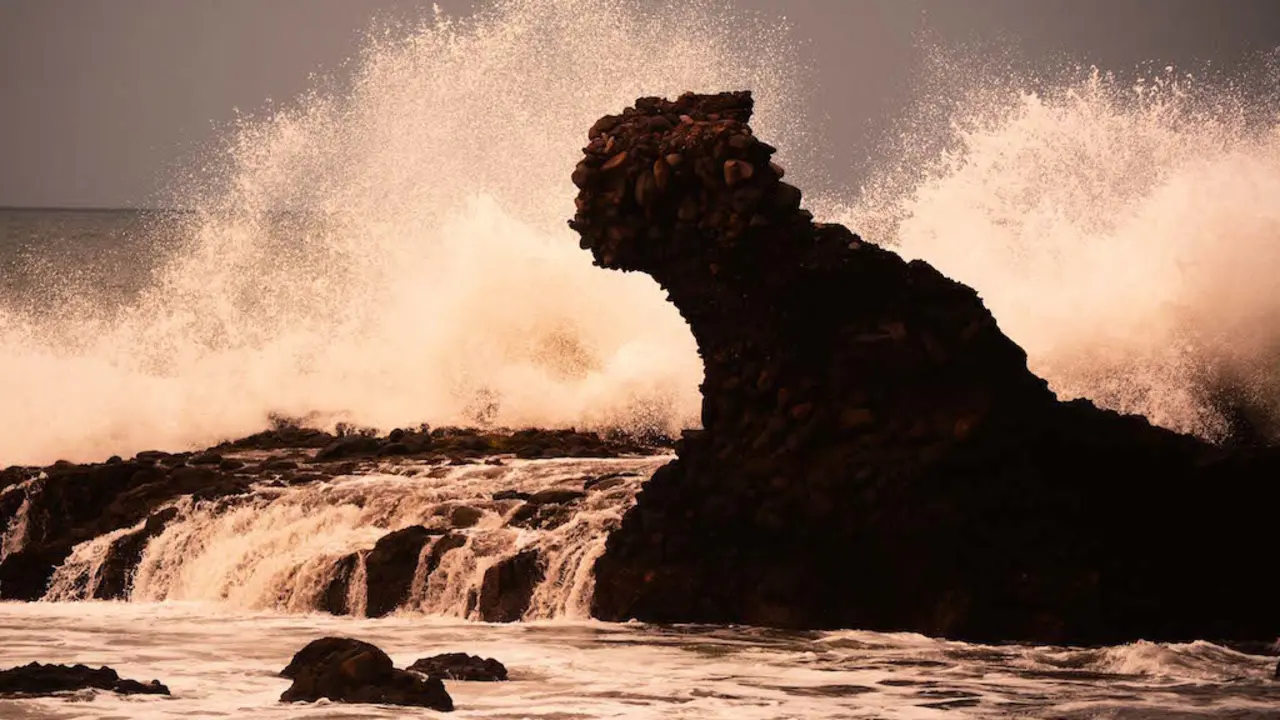 La playa El Tunco, en el departamento de La Libertad, es parte de la ruta Sol y Playa de El Salvador, y se ubica a unos 42 km de la ciudad capital San Salvador.
Foto Omar  Carbonero