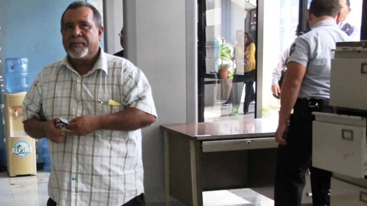 Ra&uacute;l Mijango se presenta a firmar a juzgados