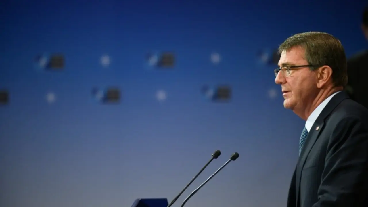 <p>El secretario de Defensa estadounidense, Ashton Carter, en una reuni&oacute;n de la OTAN en Bruselas, el 15 de junio de 2016</p>