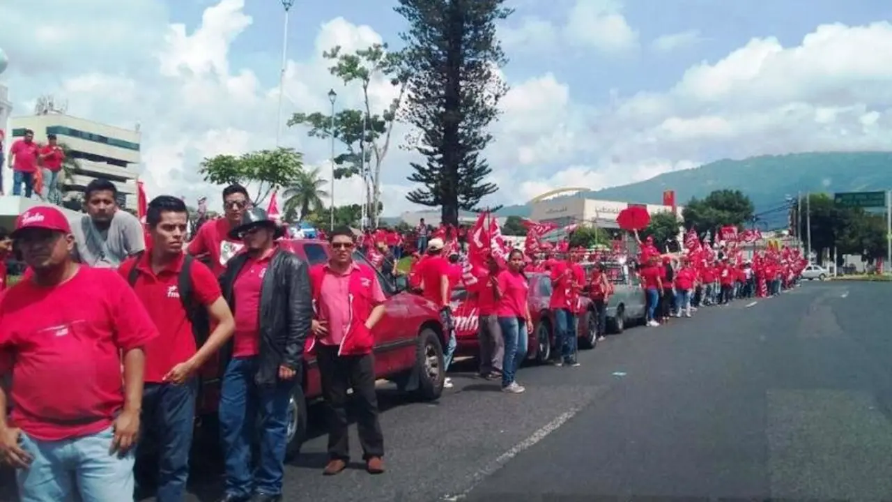 Manifestantes FMLN