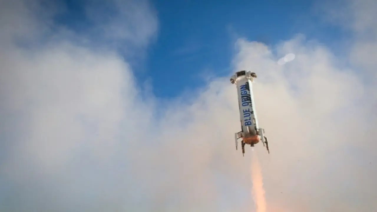 <p>El cohete no tripulado de la firma Blue Origin, despega desde su plataforma de lanzamiento el 2 de abril de 2016 en Texas</p>