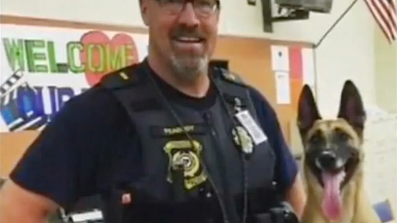 Oficial mata a perro polic&iacute;a