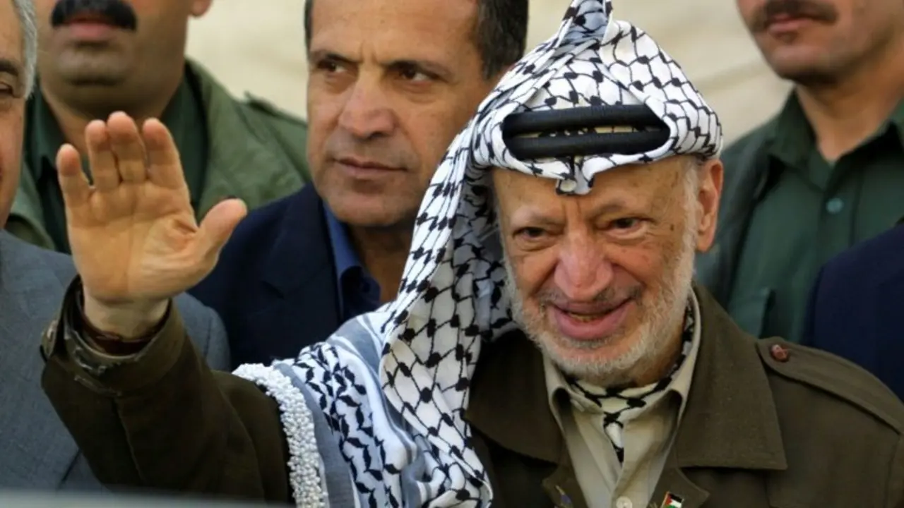 <p>Foto de archivo del difunto l&iacute;der palestino Yasser Arafat el 17 de marzo de 2004 en la ciudad cisjordana de Ramala</p>