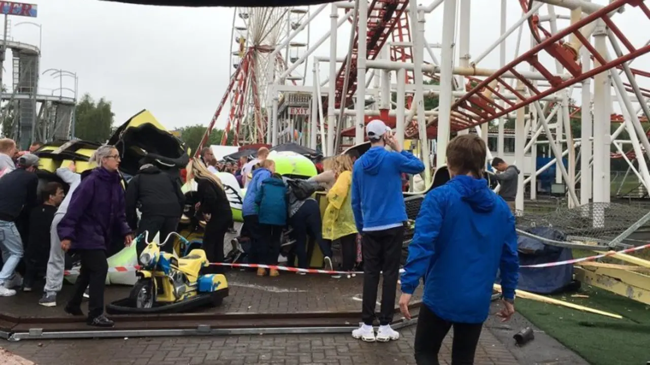 Monta&ntilde;a rusa descarrilada