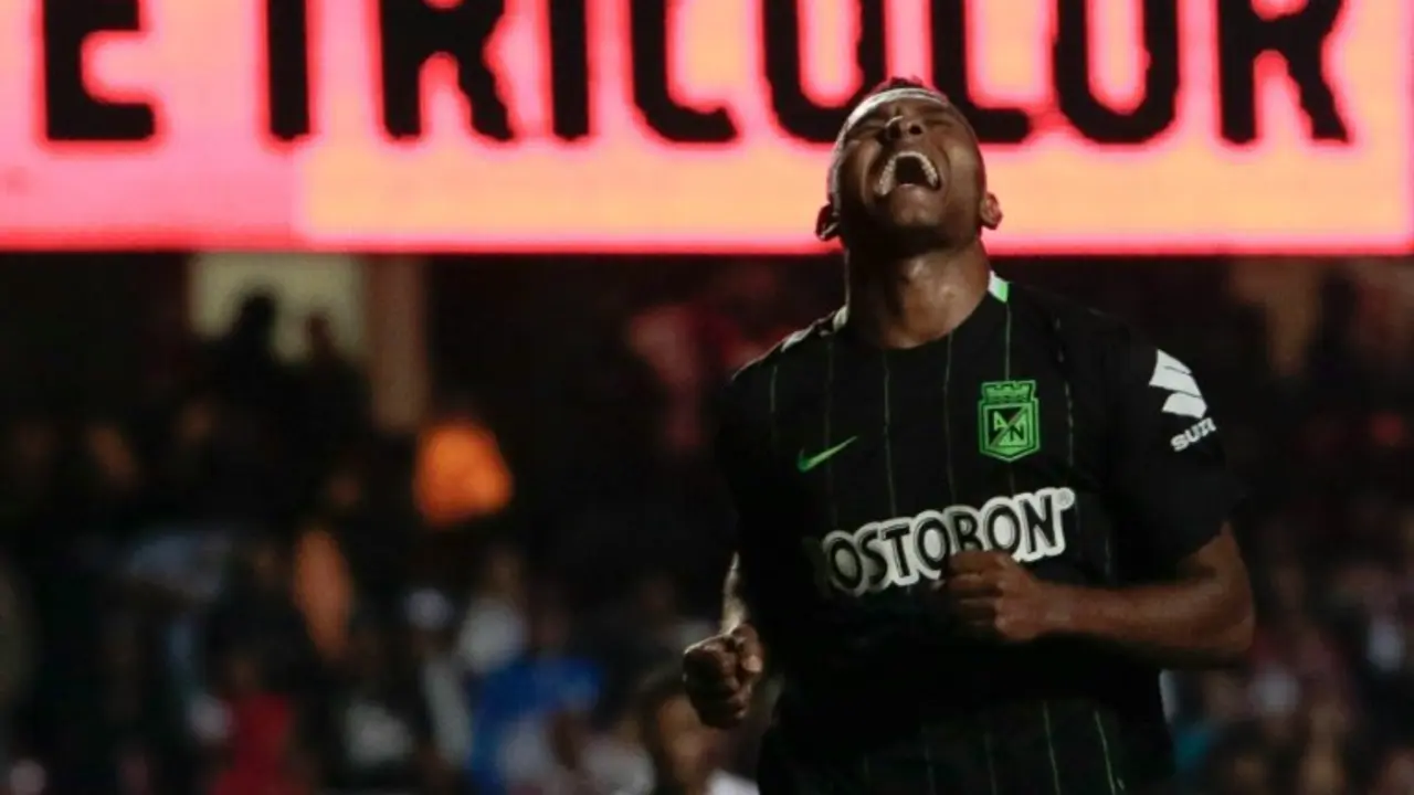 <p>El jugador del Atl&eacute;tico Nacional, Miguel Borja, celebra luego de convertir un gol ante el Sao Paulo el 6 de julio de 2016 en Sao Paulo</p>