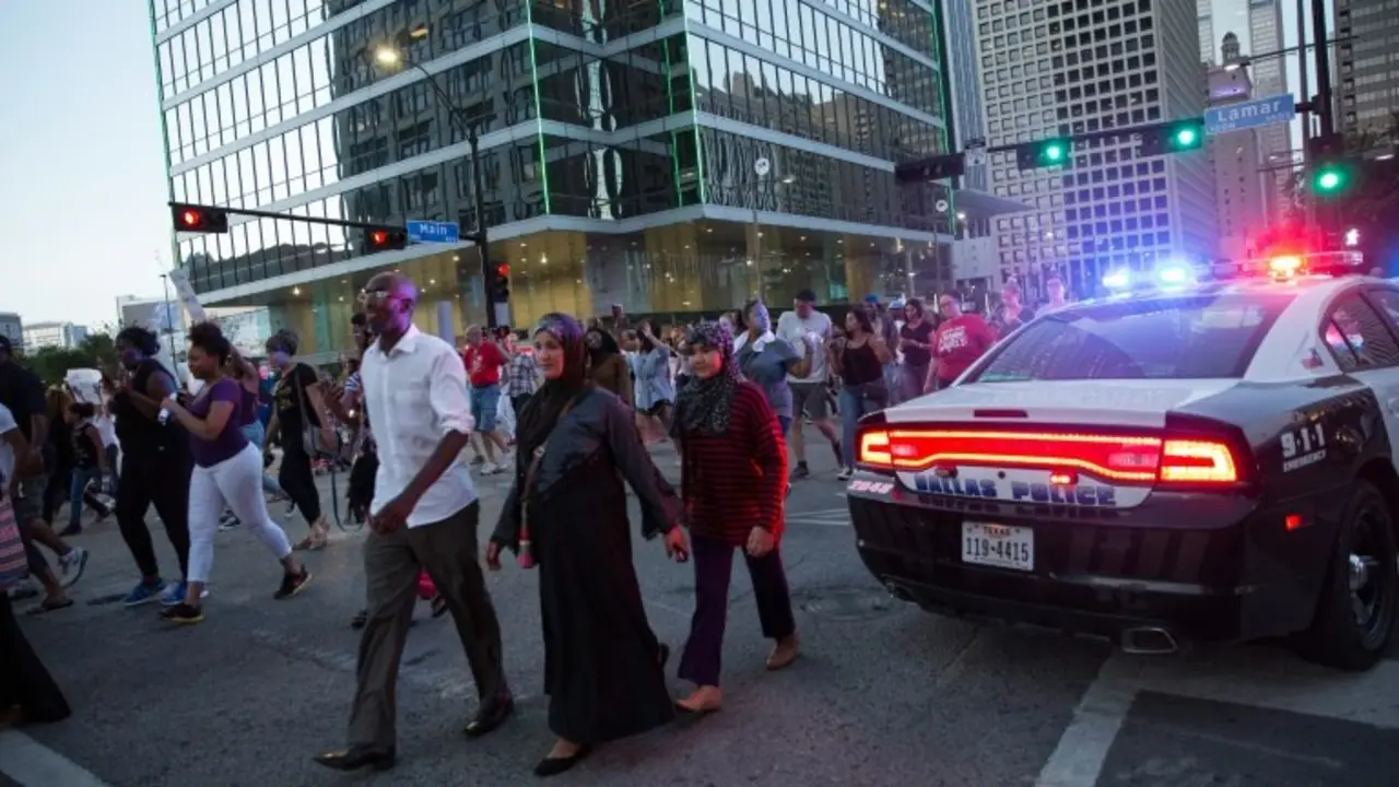 <p>Manifestaci&oacute;n en Dallas, en Texas, contra las muertes de negros a manos de agentes de polic&iacute;a, el 7 de julio de 2016</p>