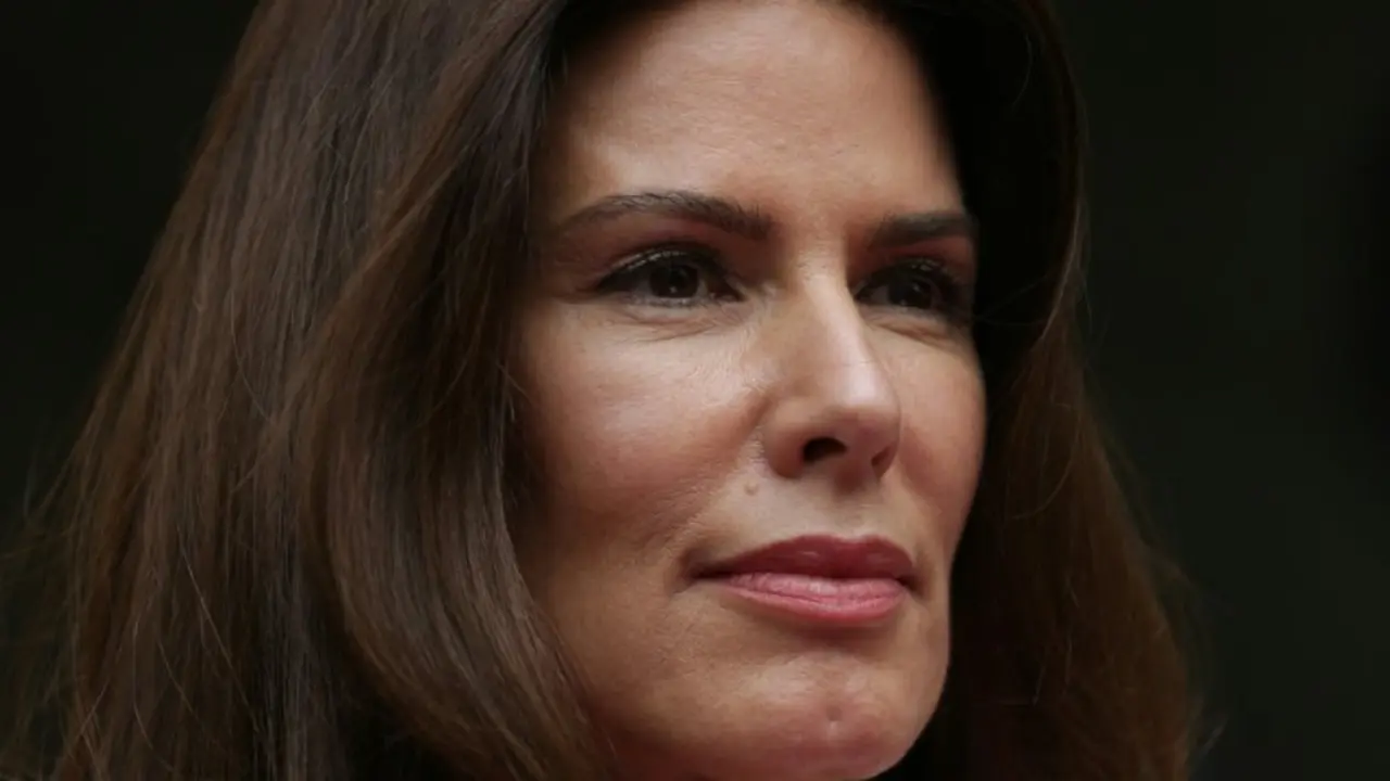 <p>La exmodelo Christina Estrada fuera de un tribunal londinense el 8 de julio de 2016</p>