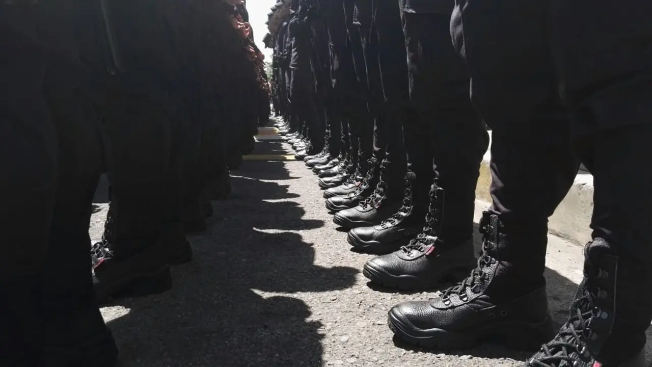 Polic&iacute;as botas
