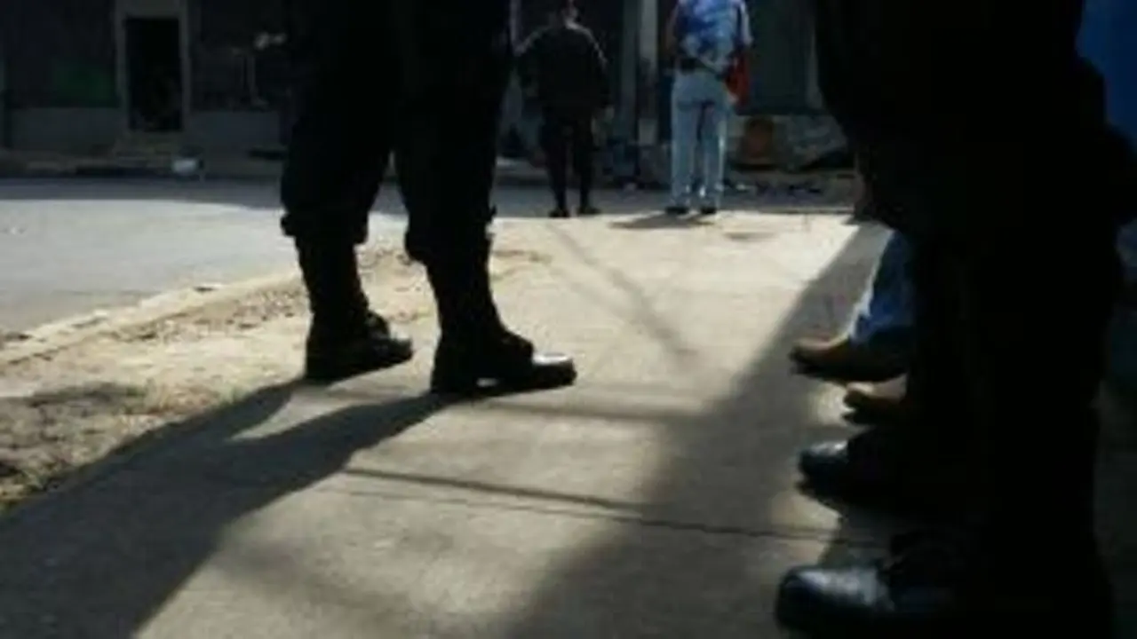 Polic&iacute;as capturados