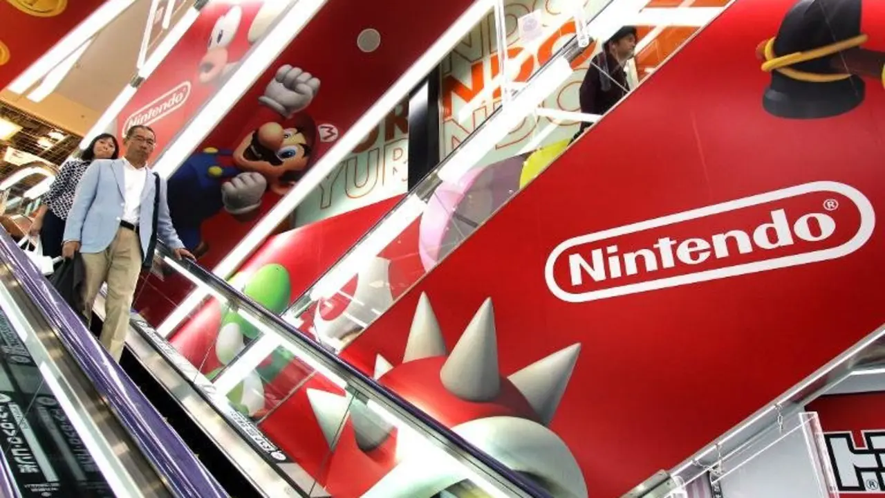 <p>Publicidad de los videojuegos del gigante japon&eacute;s Nintendo en una tienda en Tokio, el 7 de mayo de 2015</p>