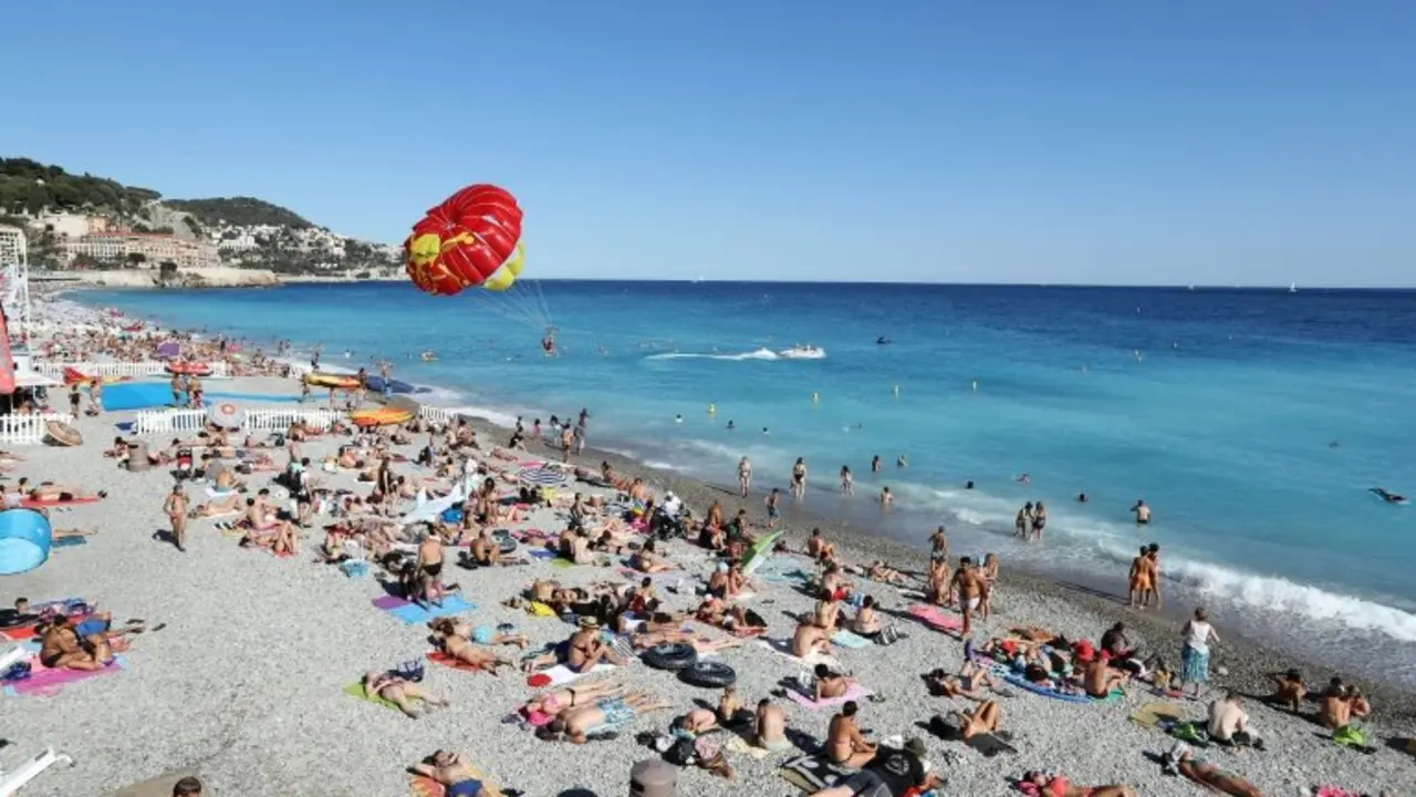 <p>Personas en una playa en Niza (Francia), el 16 de julio de 2016</p>