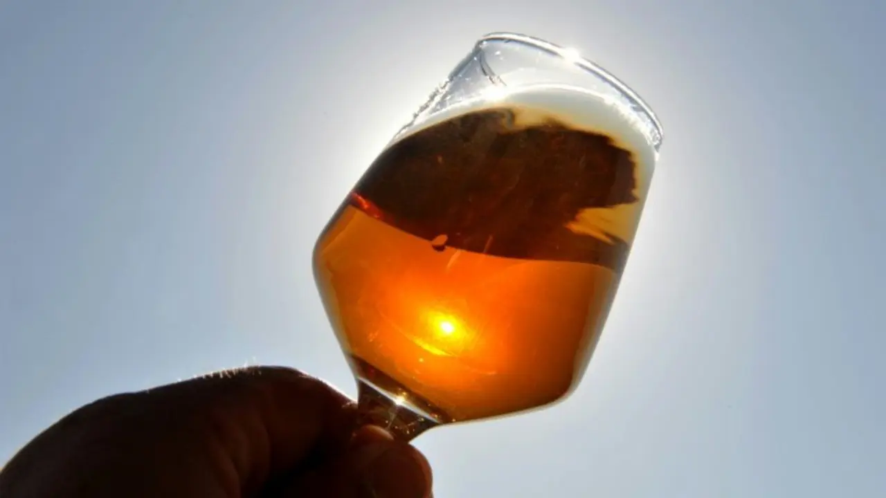 Una copa de alcohol en 2011 en Francia