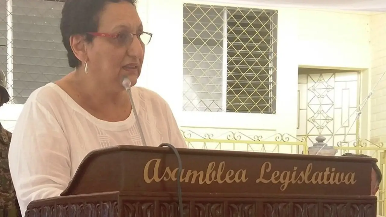 Lorena Pe&ntilde;a en la laguna