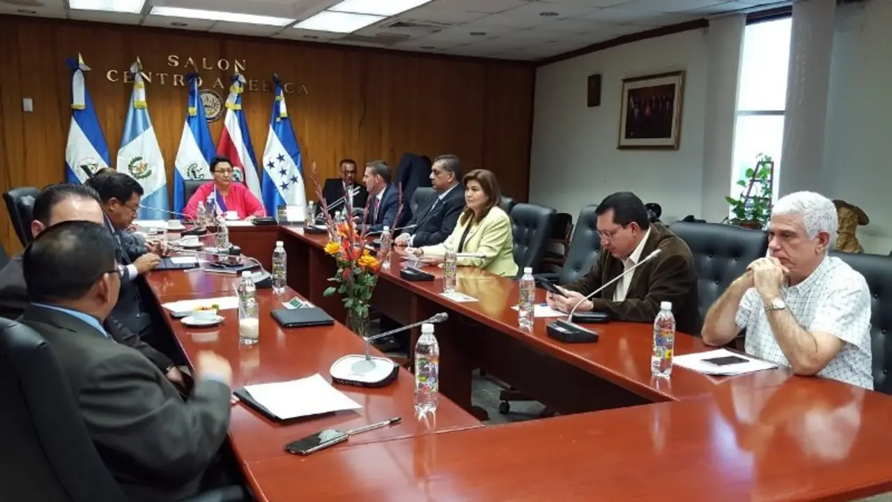 Comisi&oacute;n Pol&iacute;tica