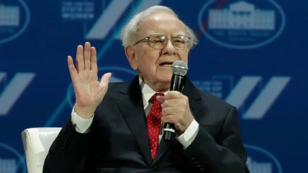 <p>El inversor Warren Buffett toma la palabra en la Cumbre de Mujeres de Estados Unidos el 14 de junio de 2016 en Washington</p>