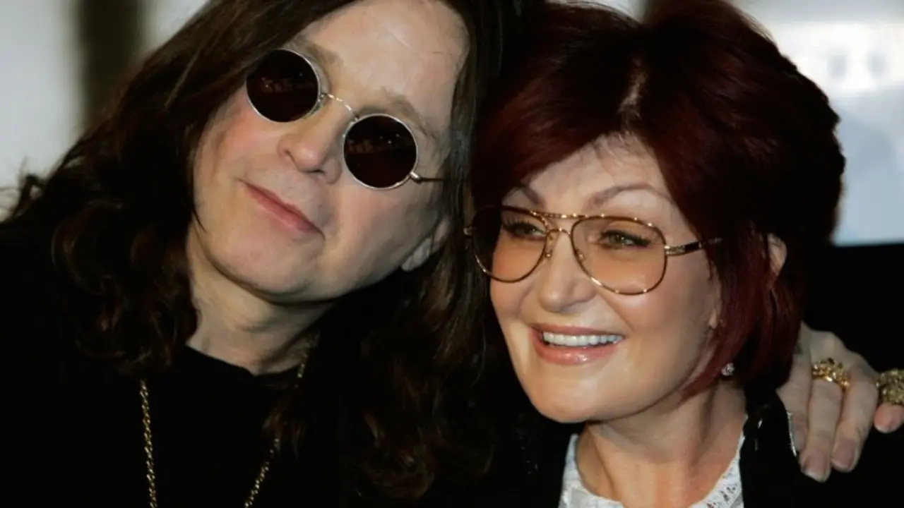 <p>El roquero Ozzy Osbourne y su esposa, Sharon, durante una conferencia de prensa en Los Angeles el 6 de febrero de 2007</p>
