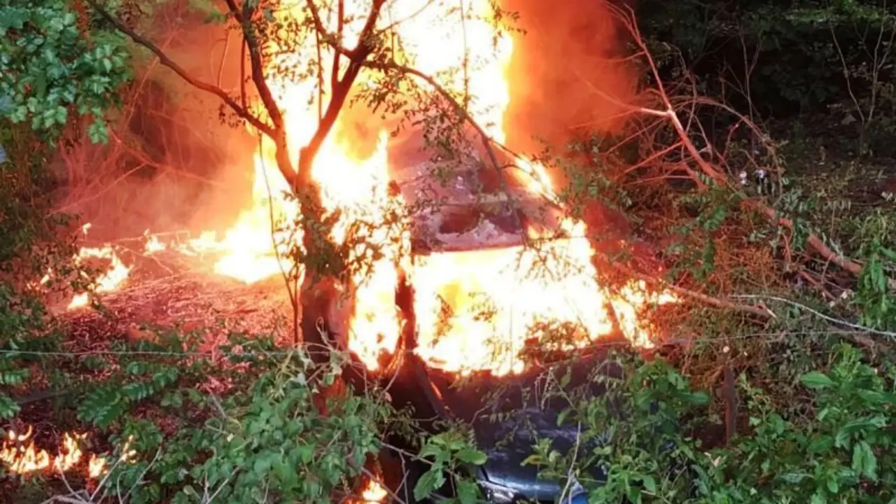 se incendia vehiculo