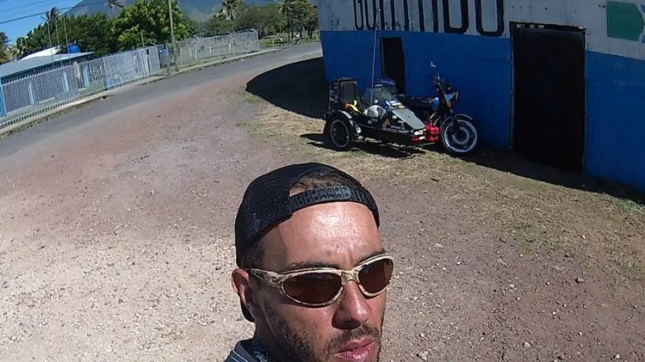 Guatemalteco y su moto