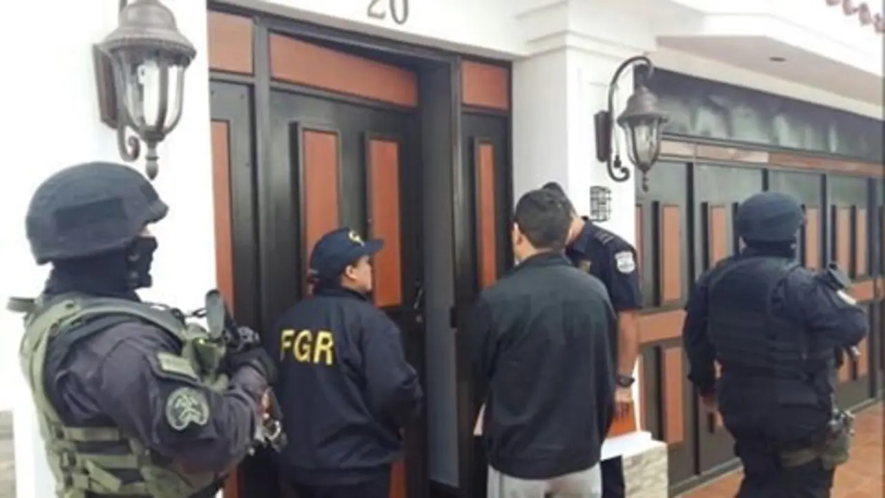 Fiscales en allanamiento a propiedades de Miguel Men&eacute;ndez.