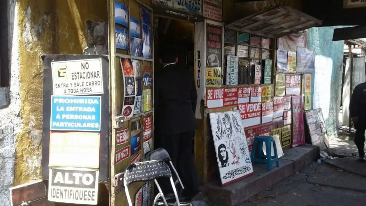 Taller de placas falsas