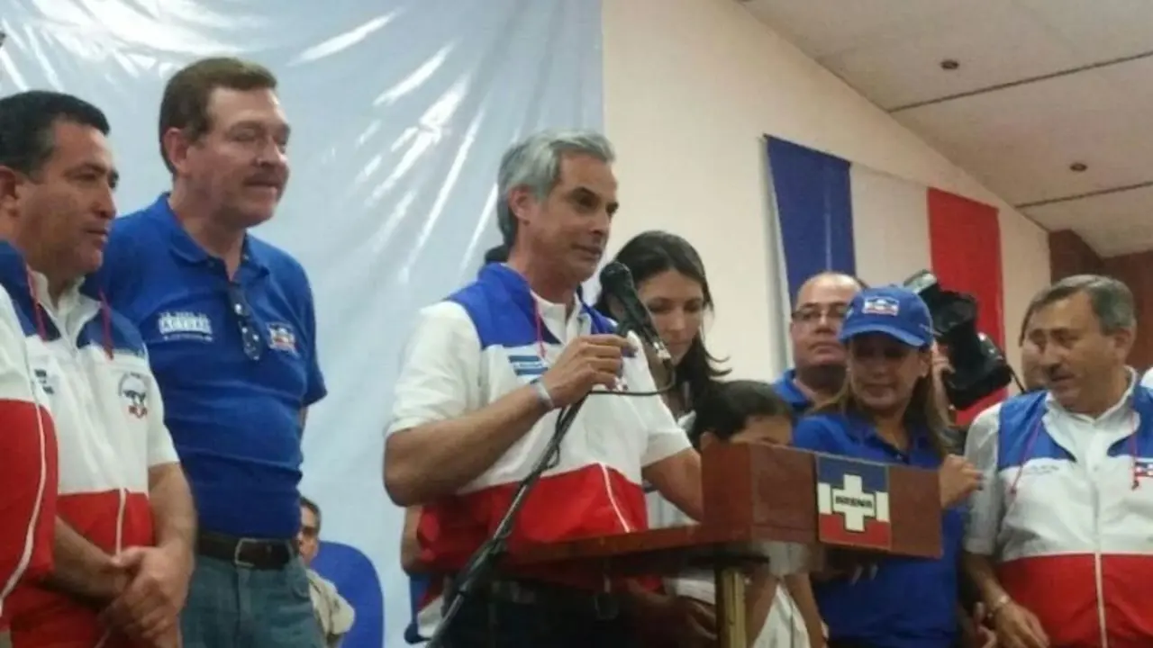 Mauricio Interiano gana