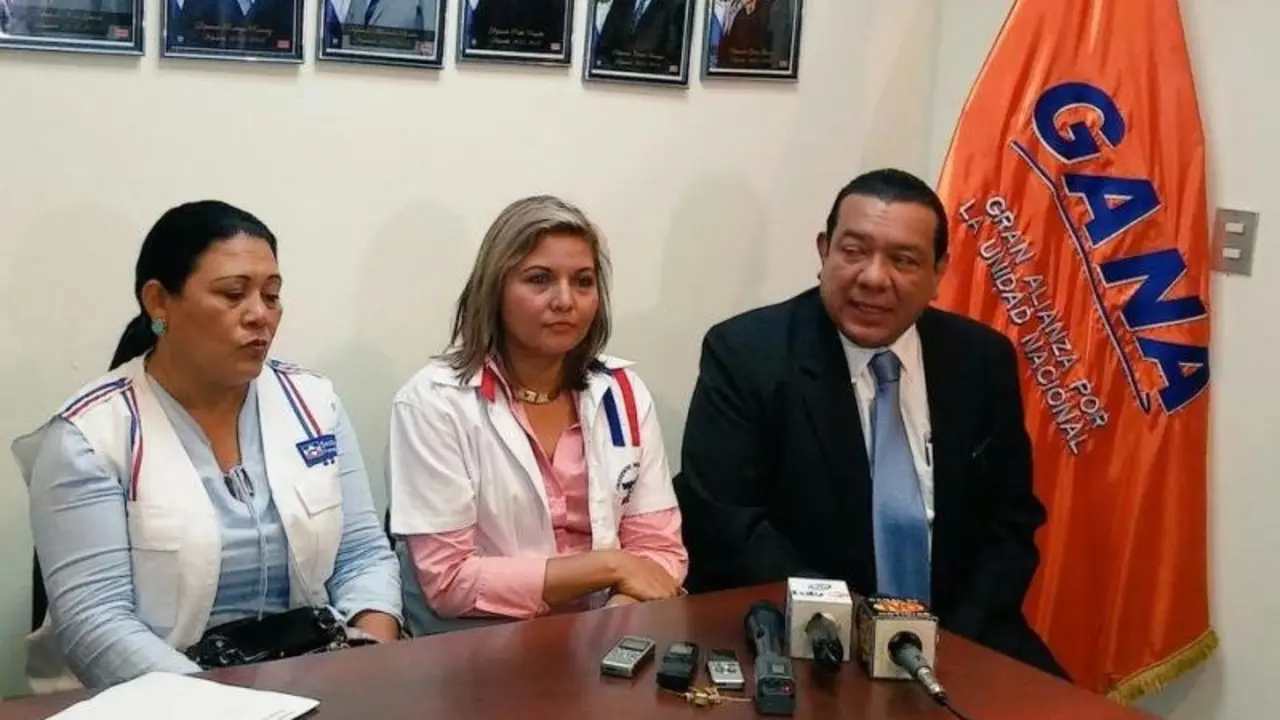 Regidoras se unen a GANA