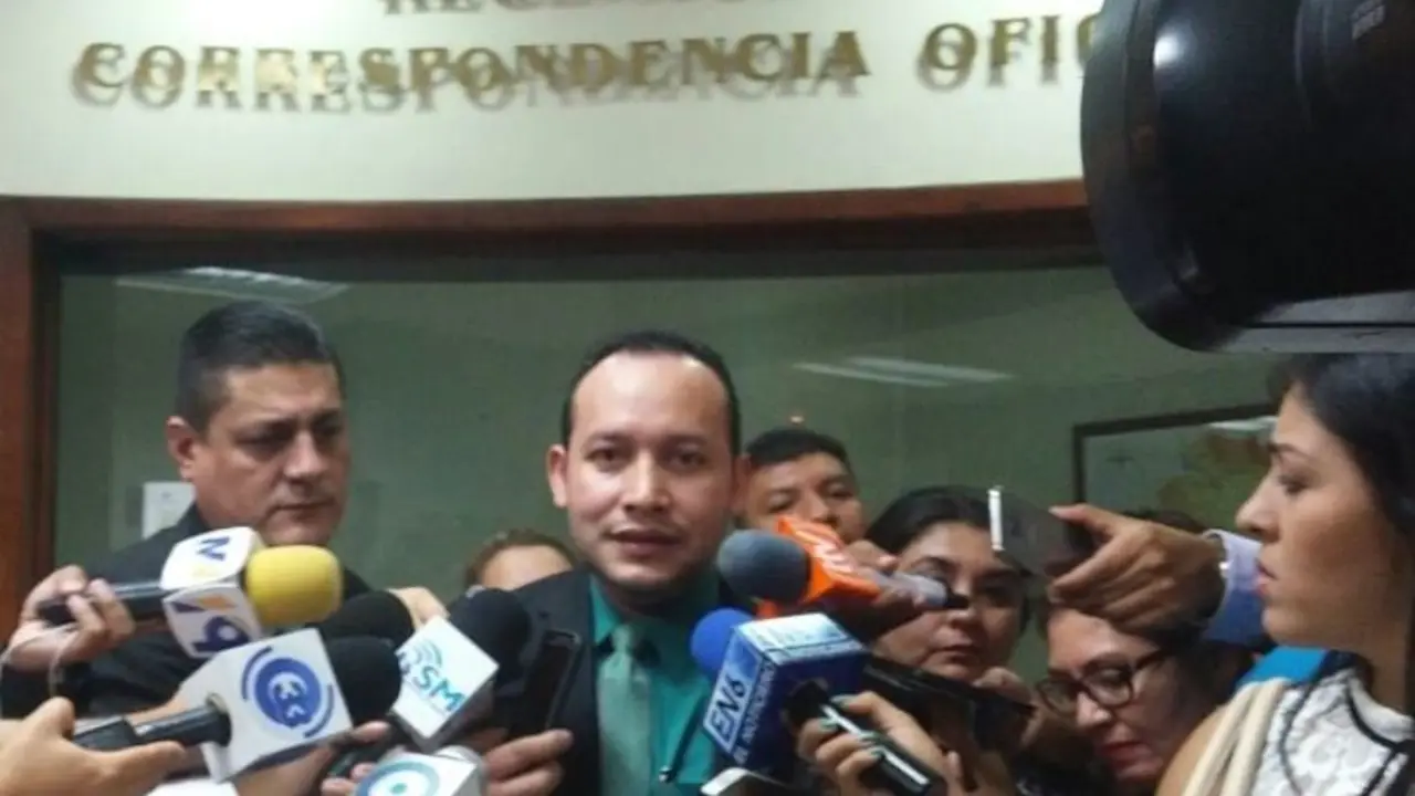 German Arriaza presenta solicitud