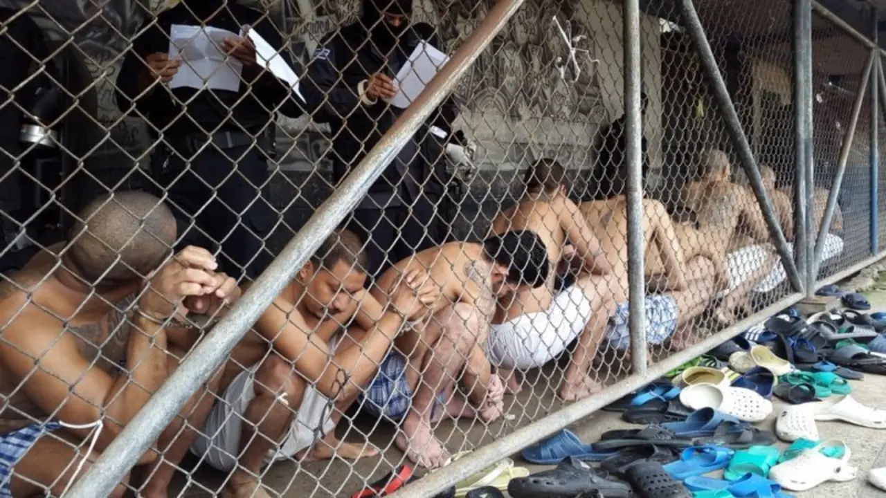 Traslado de internos penal de Barrios a Izalco.