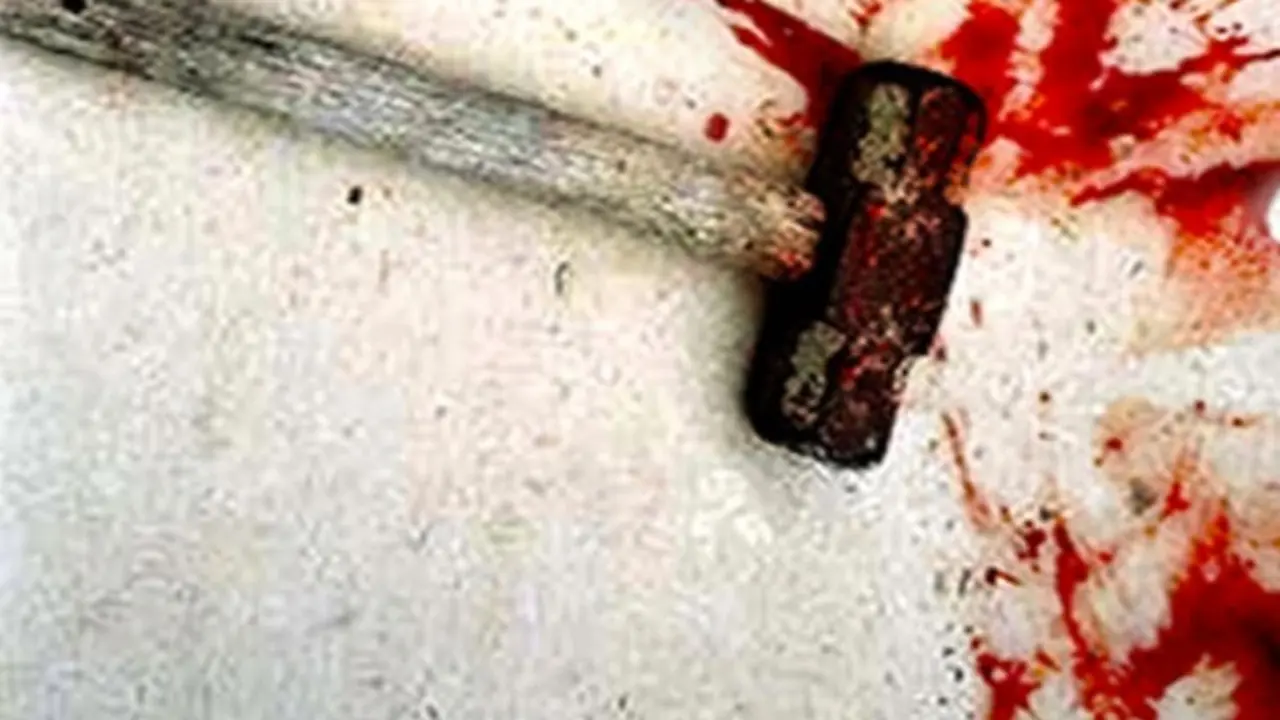Martillo con sangre