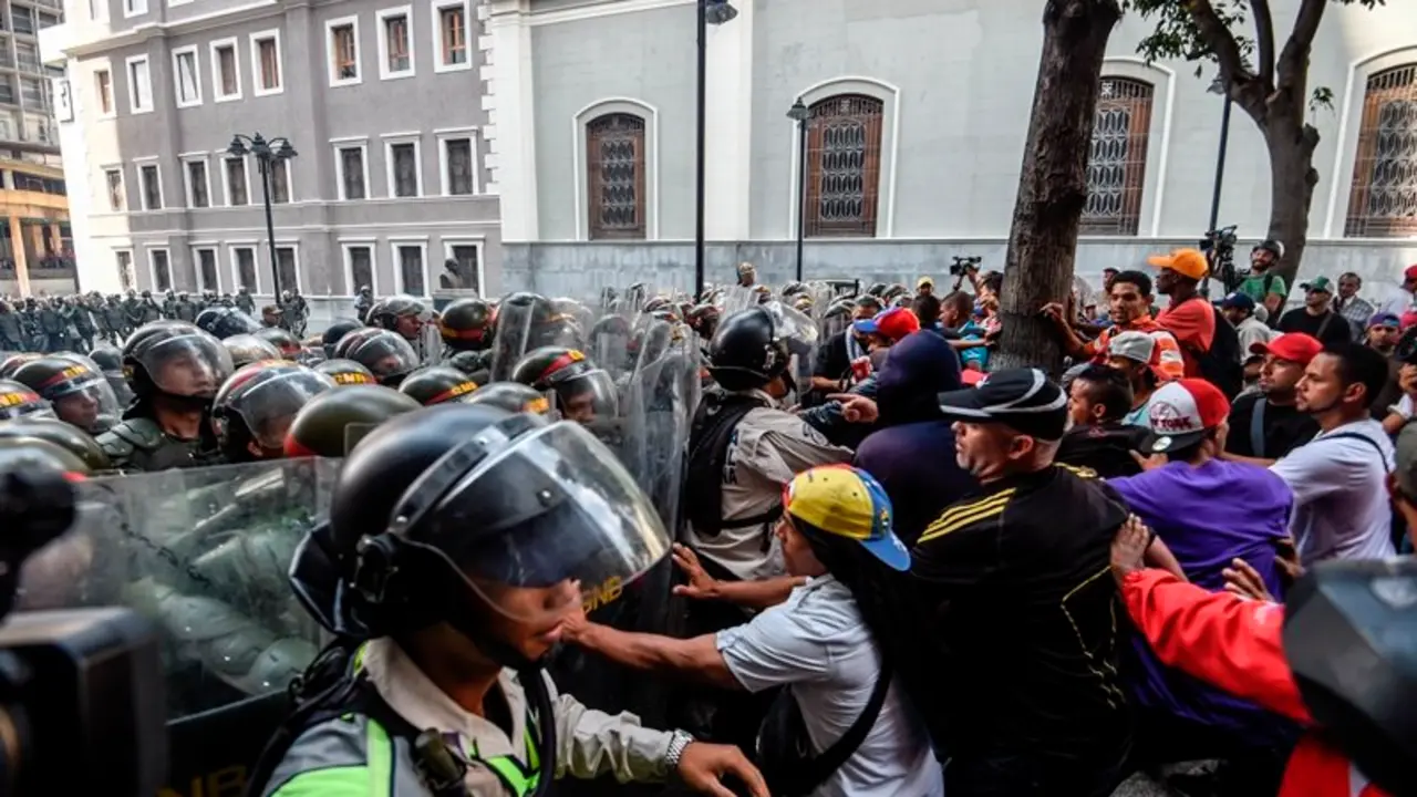 Chavistas chocan con militares