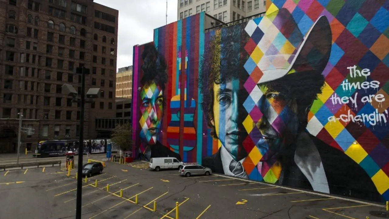 A mural of songwriter Bob Dylan by Brazilian artist Eduardo Kobra is on display in downtown Minneapolis, Minnesota on October 15, 2016. On October 13, 2016, Dylan was awarded the Nobel Prize in Literature.
Dylan is the second Nobel laureate in literature from Minnesota after Sinclair Lewis, whose biting satire of Midwestern life and the race to materialism won him the prize in 1930, a first by an American. Dylan's Nobel comes months after Minnesota's other musical luminary -- Prince, who proudly associated himself with the Minneapolis area -- died of an accidental painkiller overdose.
 / AFP PHOTO / STEPHEN MATUREN / TO GO WITH AFP STORY by Shaun TANDON, "For Dylan, aura of mystery extends to hometown"
RESTRICTED TO EDITORIAL USE - MANDATORY MENTION OF THE ARTIST UPON PUBLICATION - TO ILLUSTRATE THE EVENT AS SPECIFIED IN THE CAPTION