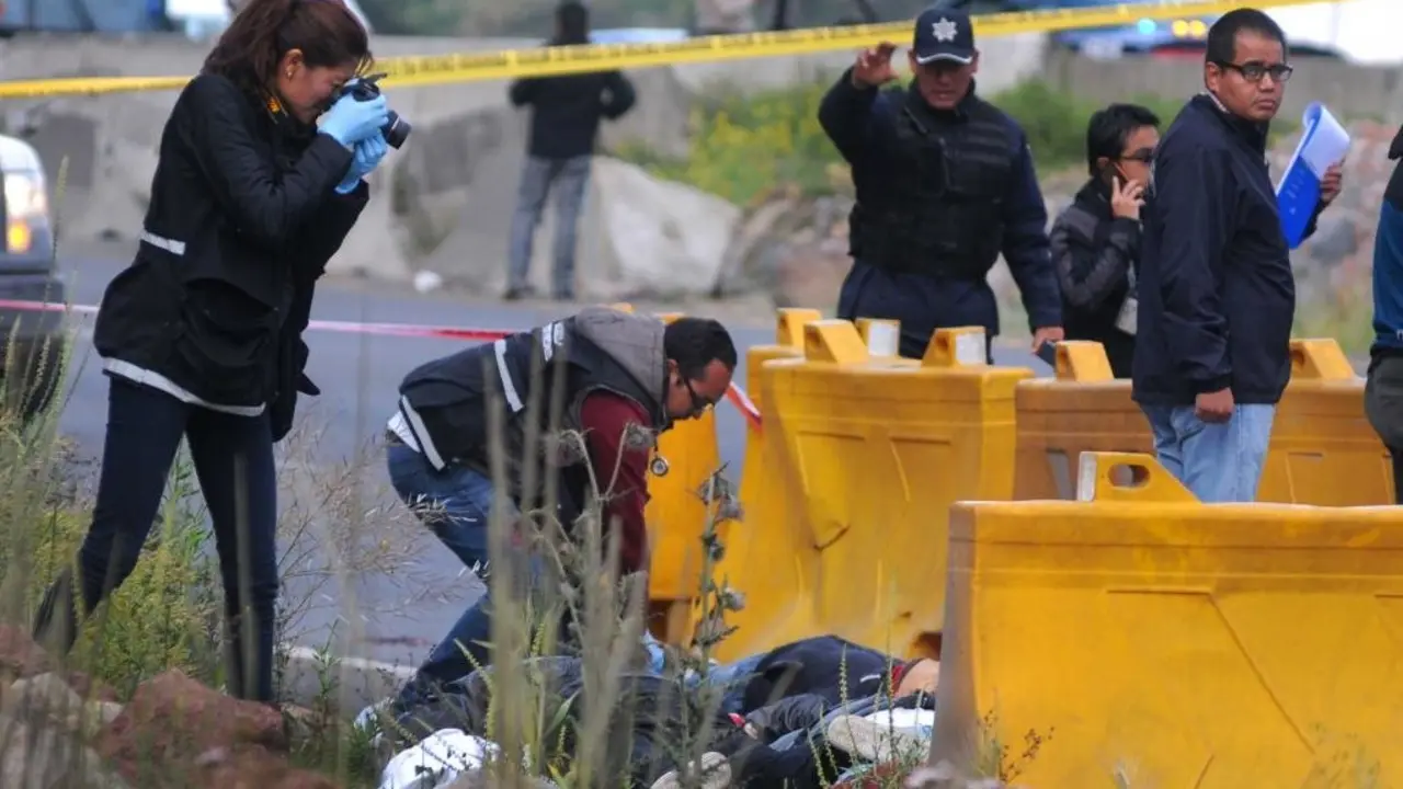 Pasajero mata a cuatro