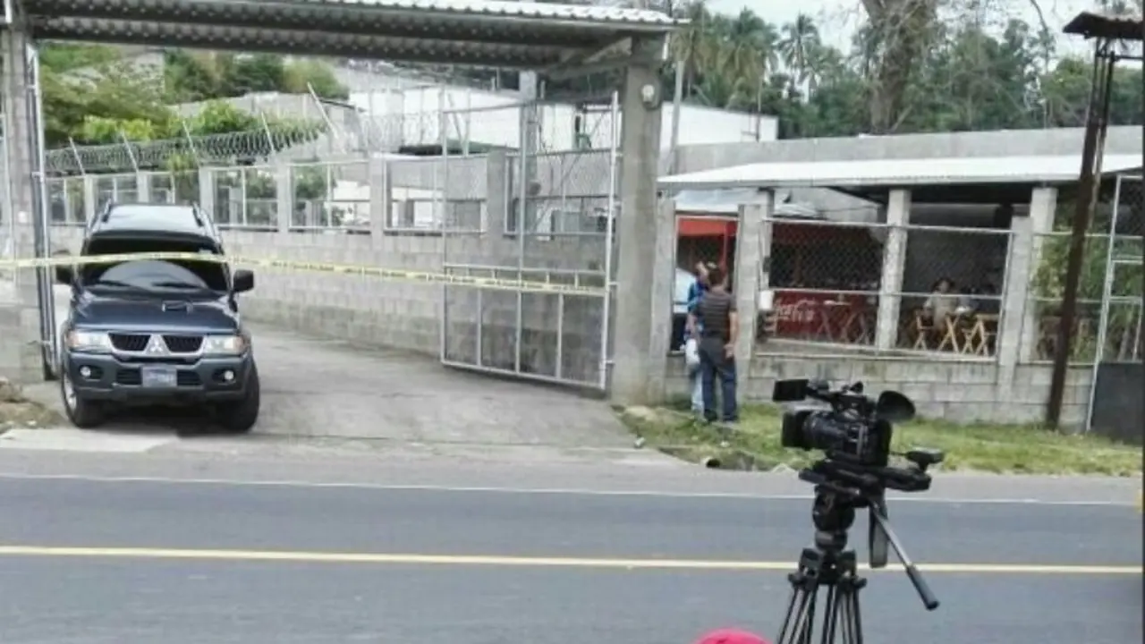 Autolote en la carretera Troncal del Norte/ Foto Mauricio Menotty