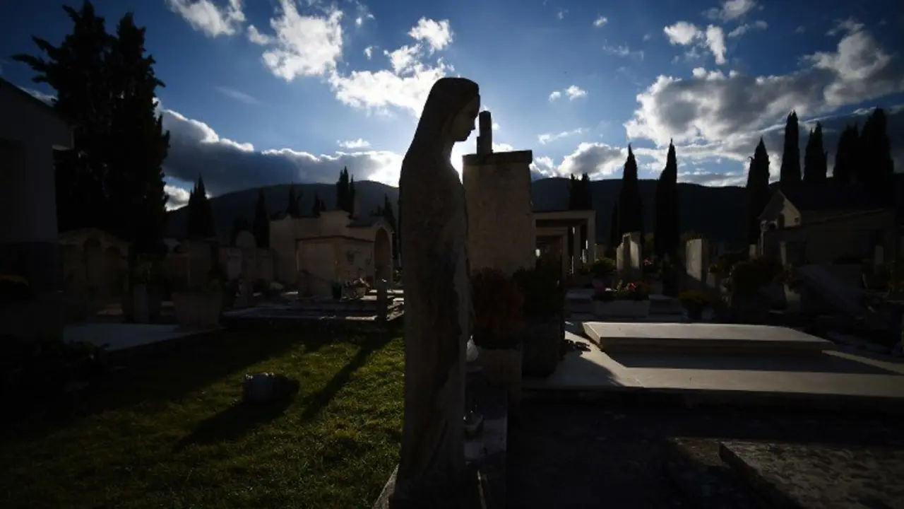 A statue of the Virgin Mary stands in the damaged cemetery of Norcia, on November 2, 2016 three days after a 6.5 magnitude earthquake hit central Italy. Some 3,000 farms in the earthquake-hit region of central Italy are in danger of being abandoned and need urgent help, the main Italian farming union said on Tuesday. Farming is the primary industry in the mountainous region where tens of thousands of livestock are affected, according to Coldiretti.
 / AFP PHOTO / FILIPPO MONTEFORTE