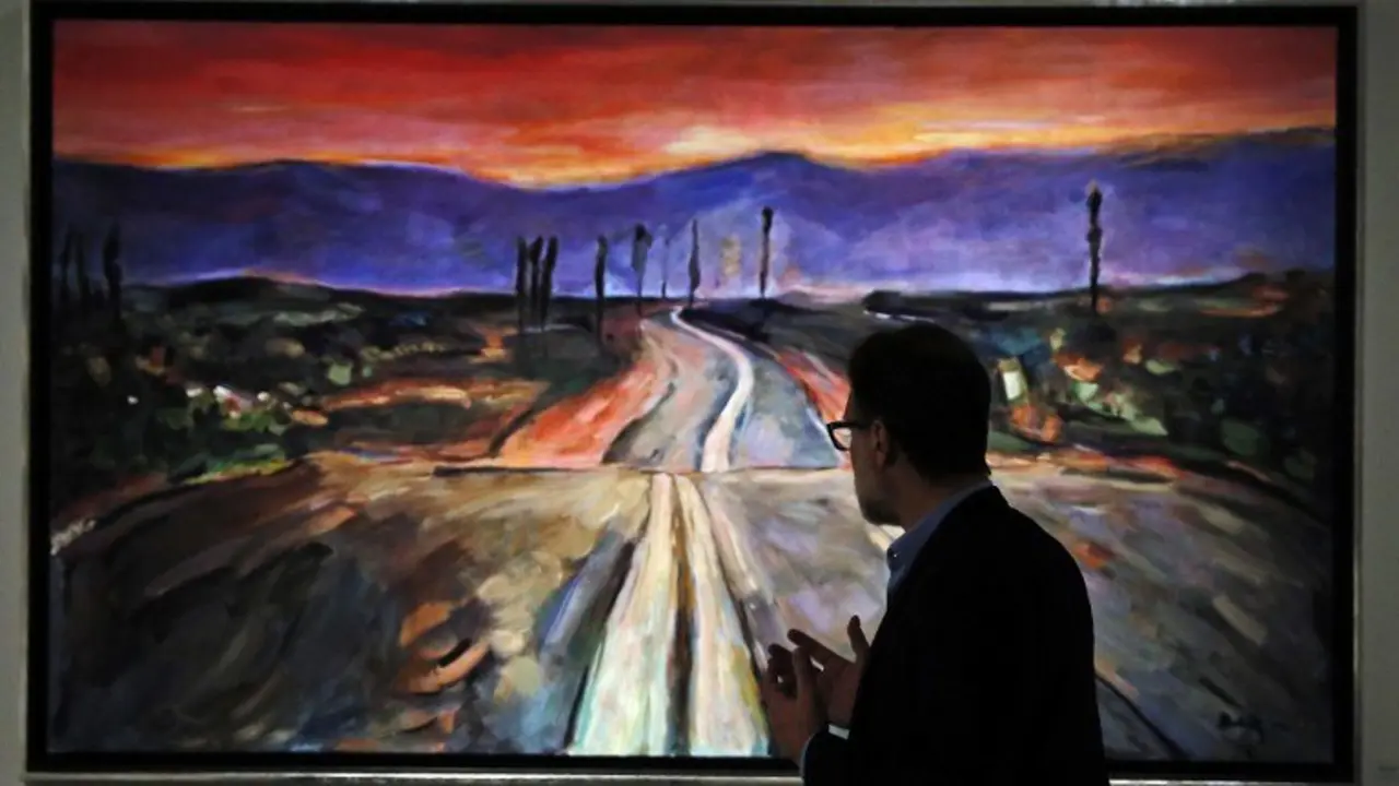 Paul Green, President and Founder of Halcyon Gallery, stands in front of Bob Dylan's painting "Endless Highway" at the Halcyon Gallery during a preview of his artwork in London on November 4, 2016.
Bob Dylan, music legend and Nobel laureate, is also a prolific painter whose works depicting the landscapes and culture of America are the focus of a major London exhibition opening Saturday, November 5, 2016. / AFP PHOTO / ADRIAN DENNIS / RESTRICTED TO EDITORIAL USE - MANDATORY MENTION OF THE ARTIST UPON PUBLICATION - TO ILLUSTRATE THE EVENT AS SPECIFIED IN THE CAPTION
