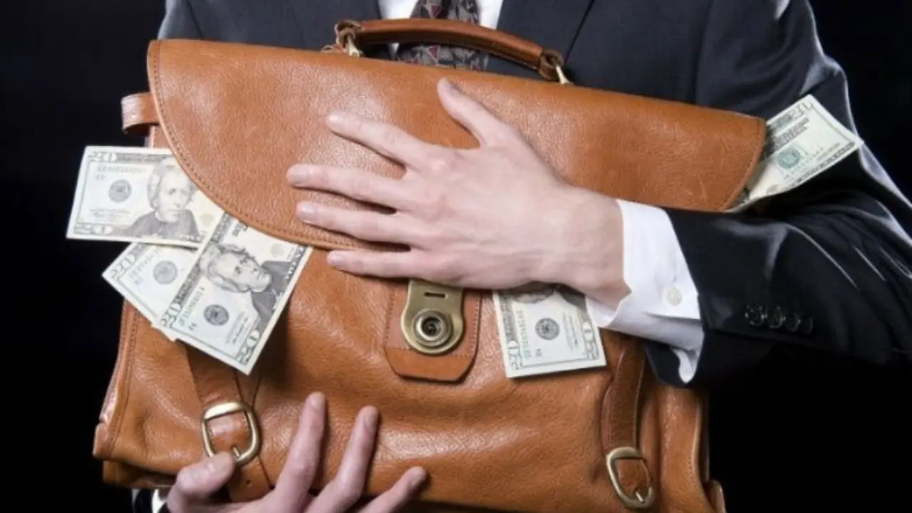 Dinero en malet&iacute;n