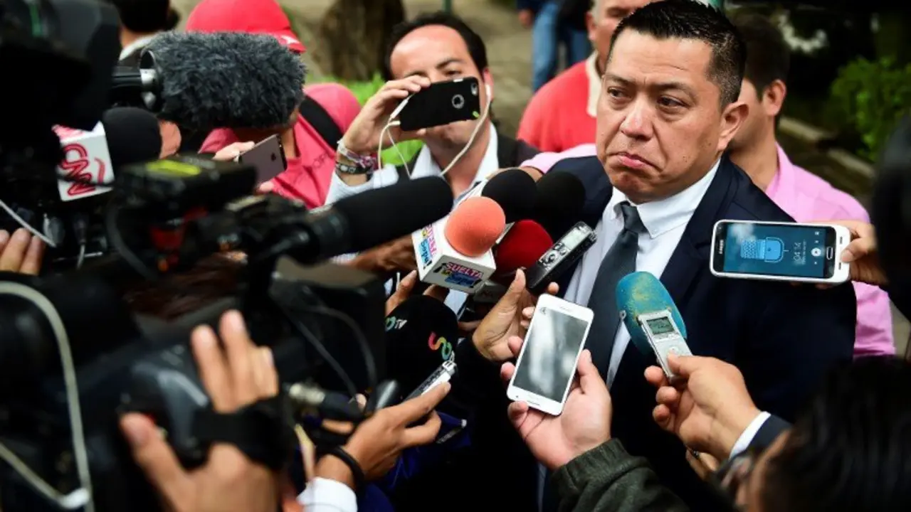 Andres Granados, lawyer of imprisoned Mexican drug lord Joaquin "El Chapo" Guzman, answers questions to journalists in Mexico City on September 26, 2016. / AFP PHOTO / RONALDO SCHEMIDT