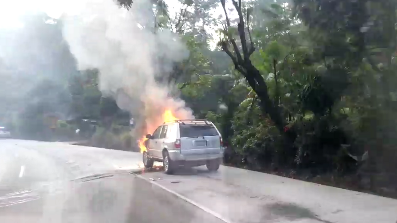 carro incendiado