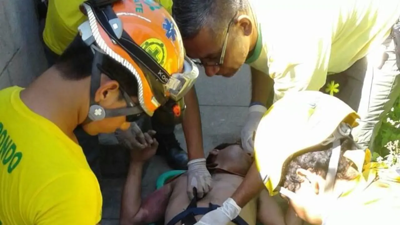 foto de hombre lanzado a barranco