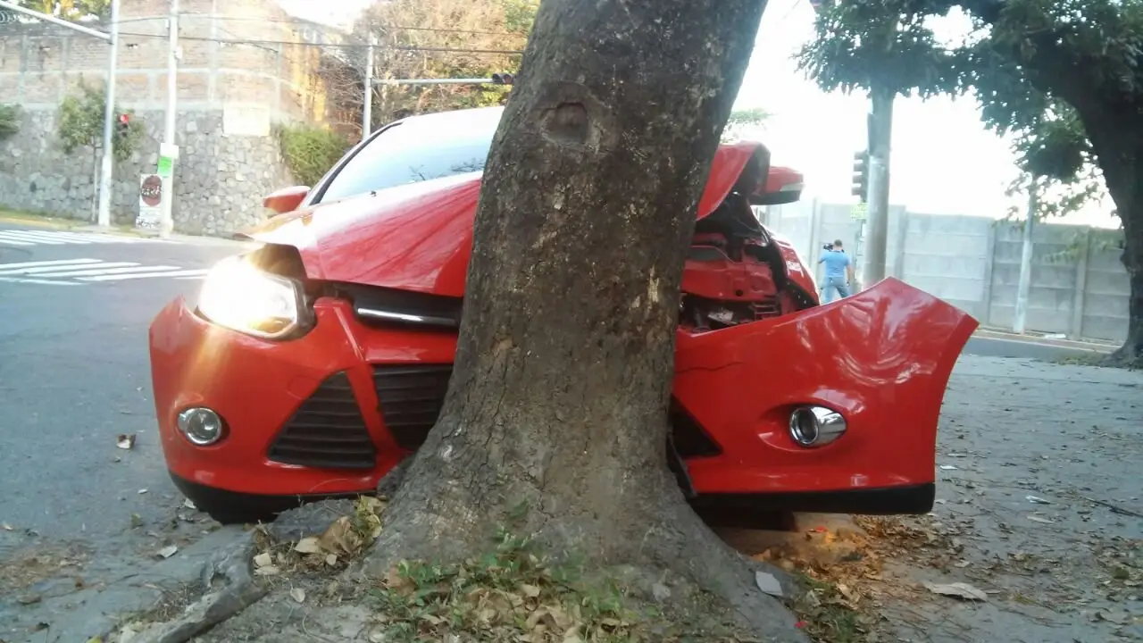 accidente de tr&aacute;nsito en colonia Esacal&ograve;n