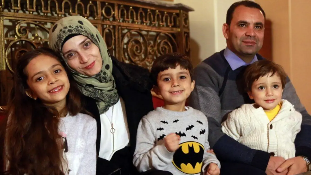 Syrian girl Bana al-Abed (L), known as Aleppo's tweeting girl, poses with her family, her mother Fatemah, her father Ghassan and her brothers Nour (C) and Laith (R) during an interview in Ankara, Turkey, on December 22, 2016. 
The young Syrian girl was one of thousands of people evacuated from once rebel-held areas of Aleppo in the last days under a deal brokered by Turkey and Russia. She was evacuated on Monday and Turkish officials promised then she would come to Turkey with her family. But it was not clear when she had crossed over. / AFP PHOTO / ADEM ALTAN
