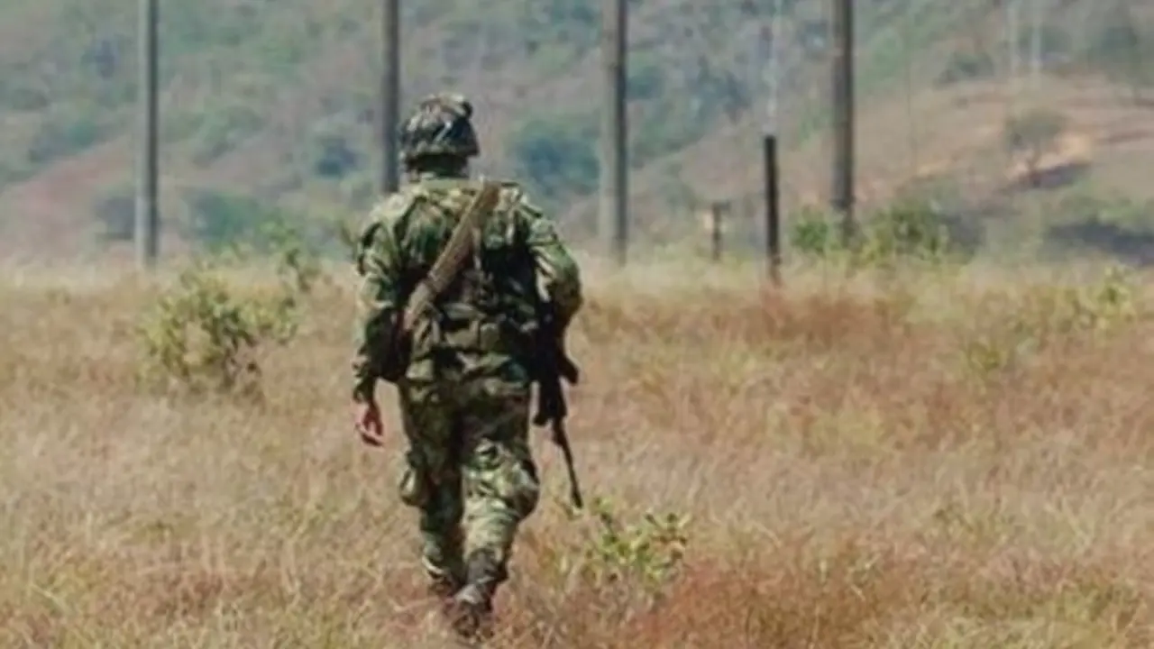 soldado en zona rural
