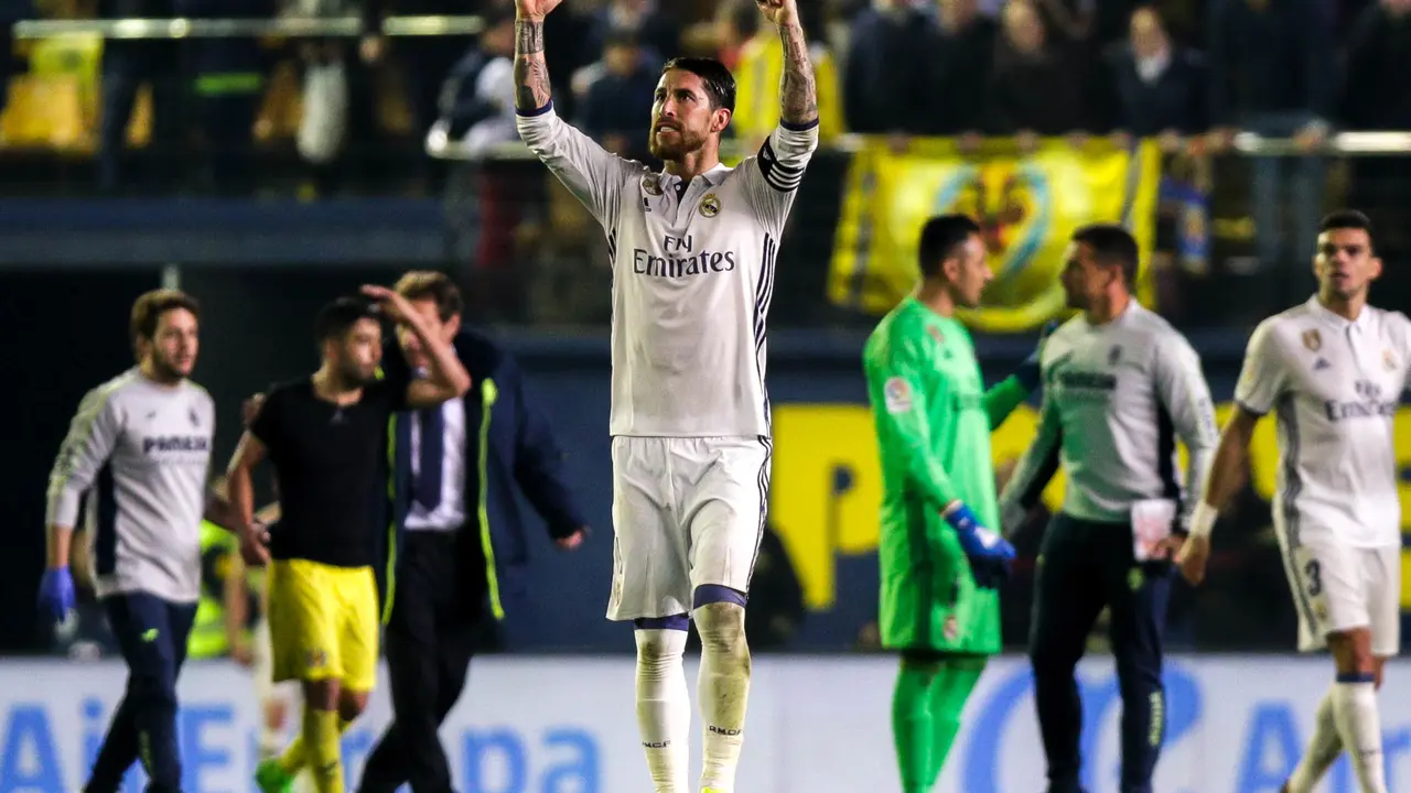 Real Madrid's defender, Sergio Ramos, celebrates at the end of the Spanish League football match Villarreal CF vs Real Madrid at El Madrigal stadium in Vila-real on February 26, 2017.  / AFP PHOTO / BIEL ALINO