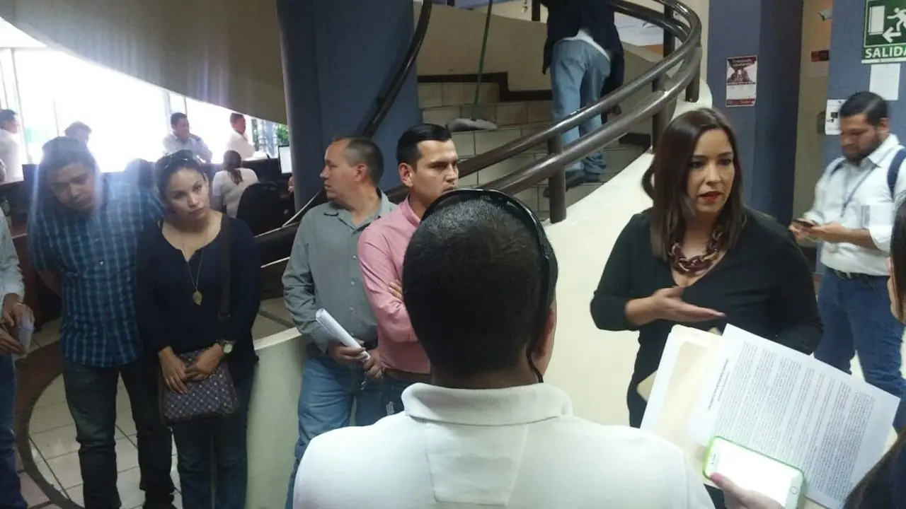 Empleados VECA en reuni&oacute;n con diputados de ARENA. Foto: Archivo El Salvador Times.