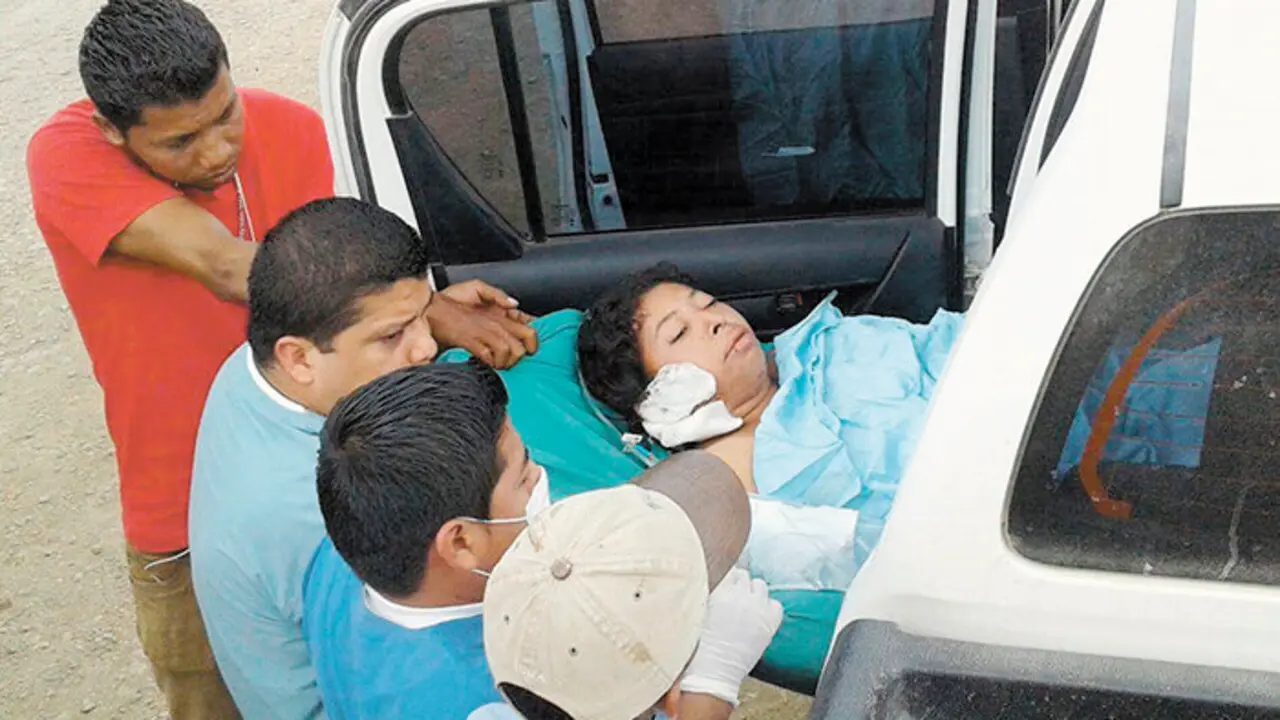 La joven Vilma Trujillo Garcia al momento que fue llevada de Rosita a Bonanza para tomar el avi&oacute;n que la llevo a Managua para recibir atenci&oacute;n especializada. LAPRENSA/COTRESIA H.JARQUIN.