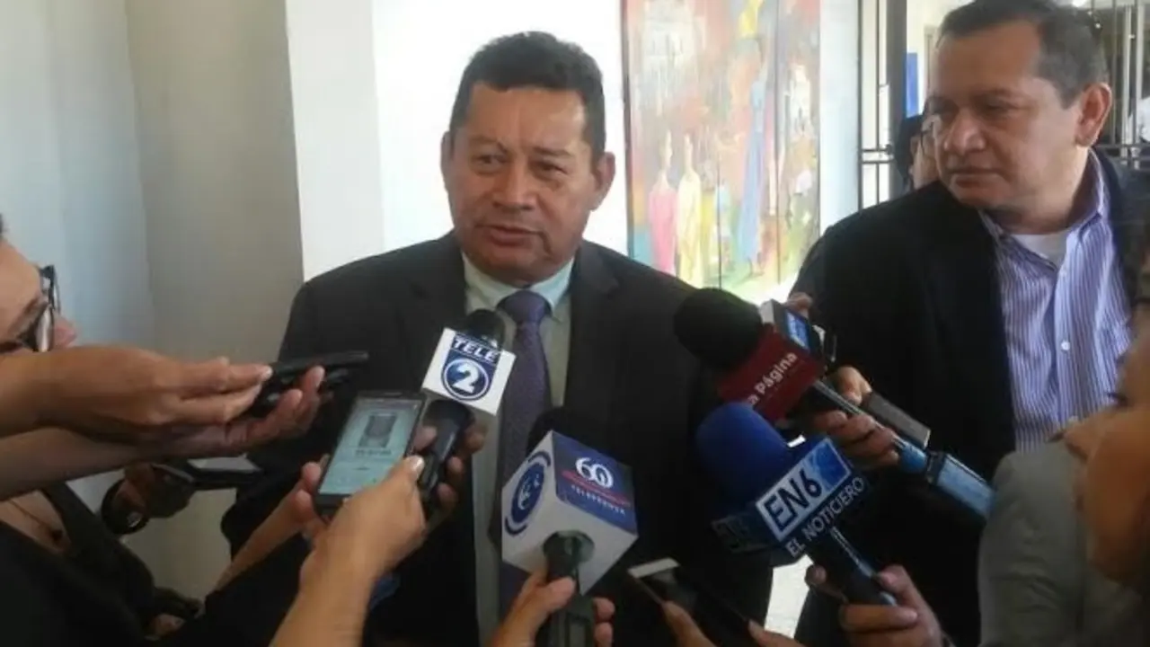 Santiago Flores, diputado del FMLN